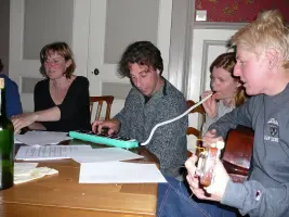 Samen muziek maken in de pauzes.webp